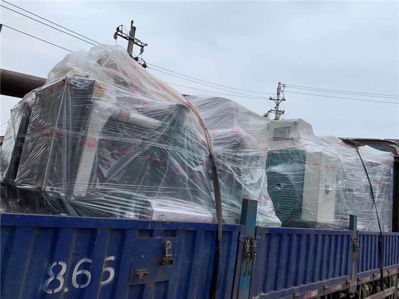 重庆渝长高速公路，12台沃尔沃发电机组